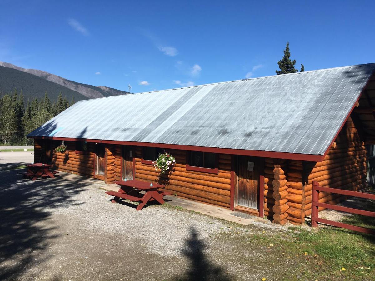 Double G Service Muncho Lake Экстерьер фото