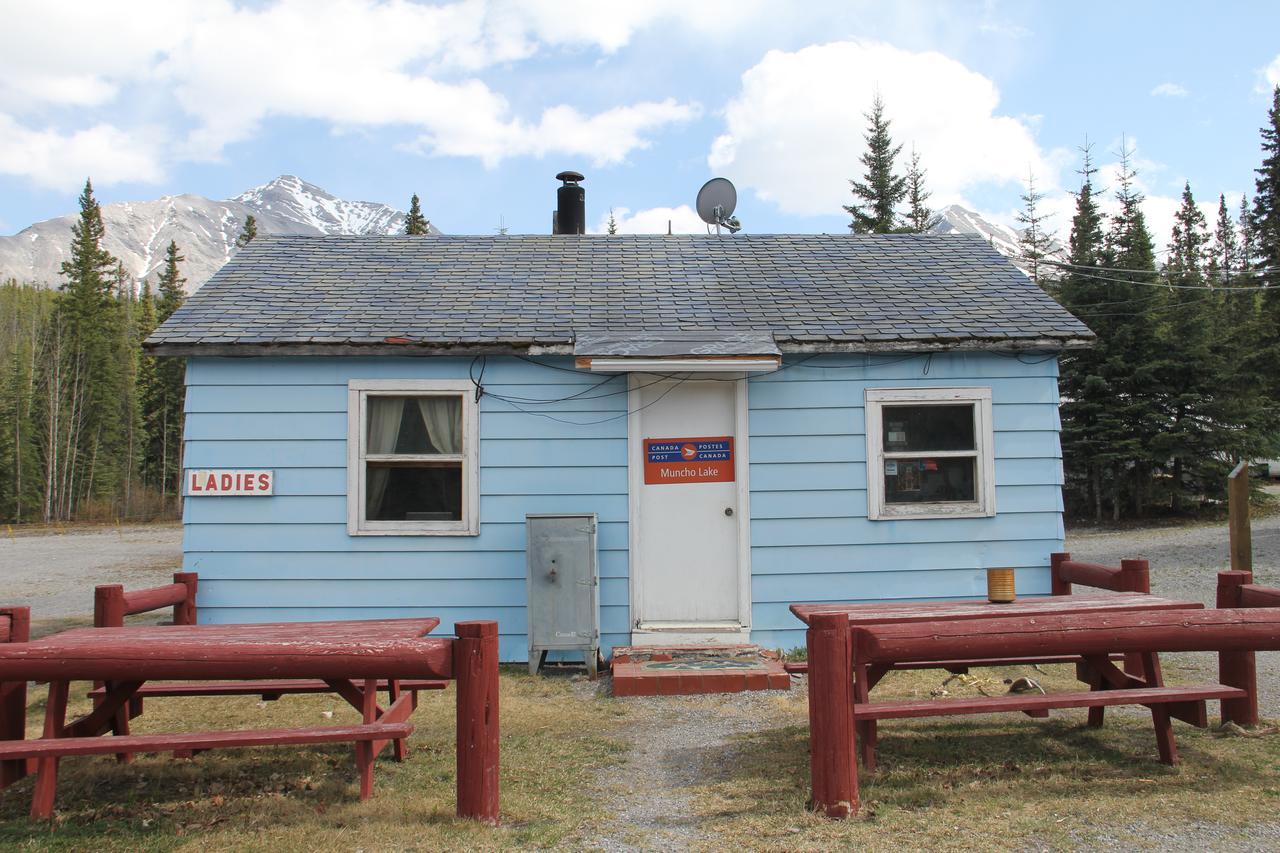 Double G Service Muncho Lake Экстерьер фото